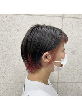 マアムジーコネクション(ma'am zee Connection.) 【ma'amZee conn 大岩】淡ピンクインナーカラー×ショートヘア