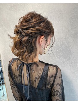 ノル(nol.) 立体感のある波巻きハーフアップヘア