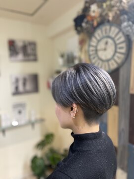 イリゼ(IRISE) 【ブリーチあり】シルバーグレイ×刈り上げショート担当木曽