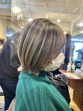 ブリッツ レボ(BLITZ-REVO) あやか流！ショートウルフ×バレイヤージュ