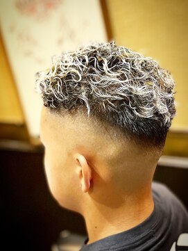 ヒロギンザバーバーショップ 大宮店(HIRO GINZA BARBER SHOP) シルバーホワイトメッシュ