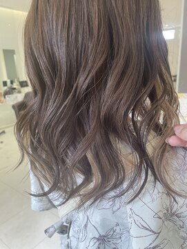 スリーヘアーデザインズ(Three Hair Designs) ベージュインナーカラー