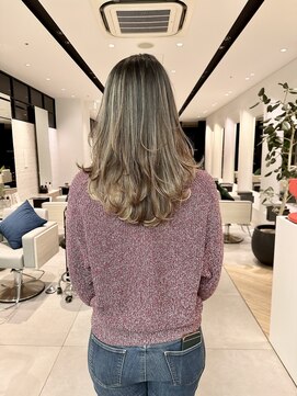 ステア ケース(stair case) 海外風ブロンド　ハイライト　バレイヤージュ　MIX