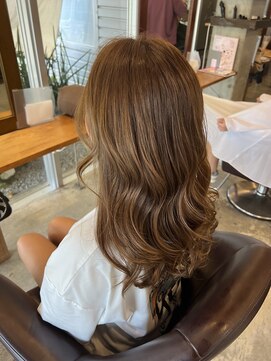 ルート ROOT ヘアサロン からー