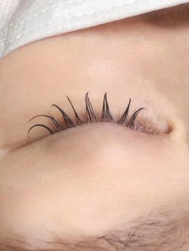 プルーナ(Pluna.) 束感まつ毛エクステ