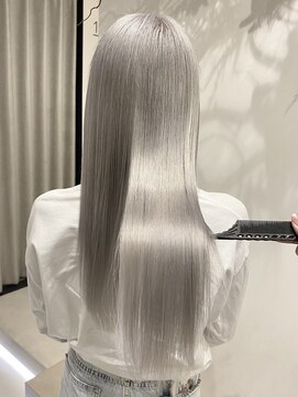 エレノア 新宿西口店(Eleanor) ホワイトシルバー