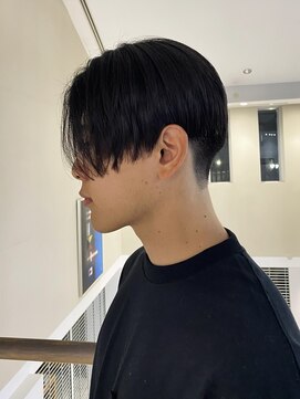 トリッカバルコニー ハヤマ(tricca Balcony Hayama) メンズセンターパート/ナチュラルヘア/韓国風