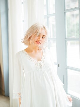 エマージュ 川崎(Emerge) くせ毛風ハイトーンボブ