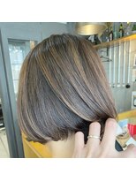 クルミ(kurumi)&nbsp;シンプルボブとダブルハイライトでオシャレに白髪ぼかし