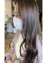 ヘアーアイストゥーレ(HAIR ICI TRE)&nbsp;大人　韓国風　透明感カラー　ロング　　グレージュ　担当阿知波