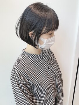 ステア ケース(stair case) 大人かわいい黒髪ショートボブ/耳かけ丸みショート