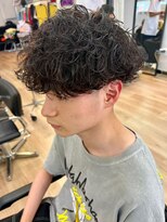 ウェイビーエフティフィフス 横浜西口(WAVEY ft.fifth)&nbsp;波巻きスパイラルパーマセンターパート波巻きパーマツーブロック