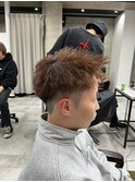 短髪茶髪アップバングツイストパーマ刈り上げツーブロック