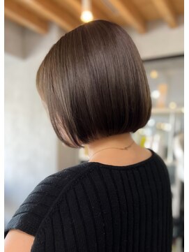 アメイズトーキョー 札幌大通(Amaz! tokyo) くびれレイヤーエモージュ薄めバングアッシュベージュ  縮毛矯正