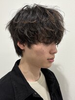 ヒュイル バイ ニアウ(Hwyl by Niau) メンズマッシュセンターパートスパイラルパーマニュアンスパーマ