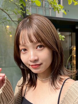 コンフィー(comfy) 『サザワ』フェザーパーマチェリーブラウンミニウルフ