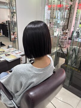 クロップ エス 茅ヶ崎本店(crop es) 可愛らしい印象に♪ぱつっと切りっぱなしボブ