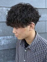 ヒュイル バイ ニアウ(Hwyl by Niau) MEN’S HAIRマッシュパーマ波巻スパイラルパーマセンターパート