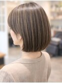ショート レイヤーカット 暗髪 アッシュハイライト白髪ぼかし