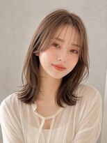 リア トーキョー(Lia TOKYO)&nbsp;【工藤武士】薄め前髪と顔周りレイヤーの艶ミディアムベージュ髪