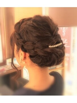 パピヨンロゼ(Papillon Rose) 編み込みアップスタイル