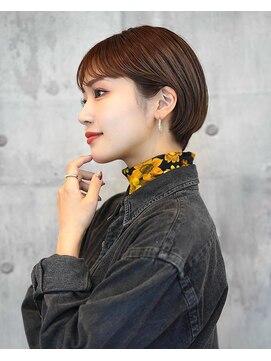 アイスバーグ(eyesburg) 20代30代大人可愛いアッシュベージュくびれボブ耳掛け透明感