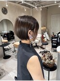 ショートボブ　大人ショート　小顔カット　丸み耳掛けショート