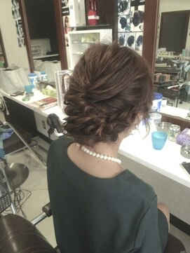ヘアセットサロンエッジ(Edge) 結婚式およばれ編込みルーズシニヨン