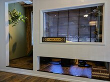 ラウンジフィット(lounge Fit)の雰囲気（フルフラットのシャンプー台で首や腰に負荷がリラックスできます）