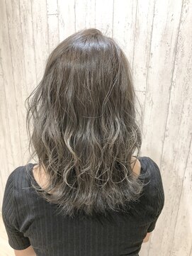 ライナスビューティサロン(Linus beauty salon) グレージュ