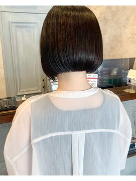 ジョージ(Jo-Ji) 前下がりボブ 顎ラインボブ 肩上ボブ 切りっぱなしボブ
