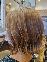 エミュー ラ ピエス(emu la piece)&nbsp;ベージュ/ハイライト/ブロンドヘア/くびれショート/うる艶髪