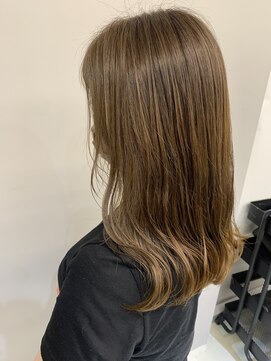 ヘアーアンドビューティーザ エフ(Hair Beauty the F) アッシュ_ベージュ_透け感カラー_ミディアム