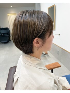 テム(TeM) 耳かけショート◇くすみ感のある柔らかベージュ