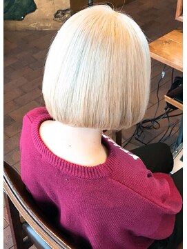 フルショウ 栄店(FURUSHO) 透明感ホワイトブロンド 金髪ボブラウンドマッシュ