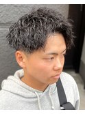 黒髪縦落ちツイストスパイラルパーマツーブロックアップバング