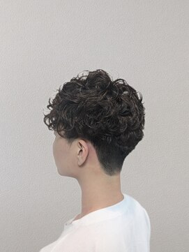 ウシワカマルエムティードット(USHIWAKAMARU MT.) 強めのニュアンスパーマ×マッシュ