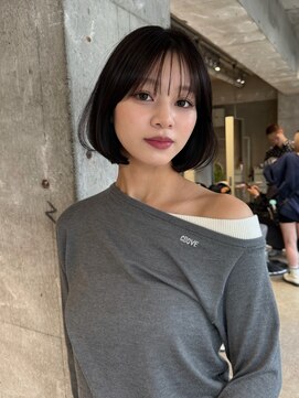 ローエ バイ デコ(Rohe by DECO) 上品な毛流れとラフに動くレイヤーボブ 【英心】