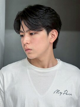 アイティーバイアルバム 藤沢店(IT by ALBUM) 刈り上げセンターパートブルーブラックフェザーパーマ_ba561602
