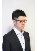 刈上げ&流しバングでビジネススタイルに遊びと個性を