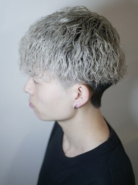 スウェルホワイト(SWELL WHITE) 抜きっぱなしホワイトカラー×波巻きスパイラルパーマ