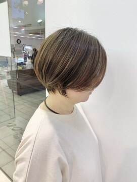 ユニ 江坂(Uni.) ショートボブ×ハイライト