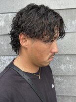 ヒュイル バイ ニアウ(Hwyl by Niau) メンズセンターパートツイストスパイラルシャドウパーマ眉毛