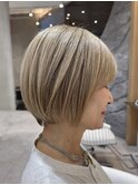 表参道くびれショートボブレイヤーカットアッシュベージュ40代
