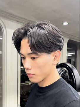 ニコ トウキョウ ロジック(nico TOKYO Logic) 刈り上げセンターパートテーパーフェードカットニュアンスパーマ