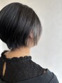 アグ ヘアー アビー古川2号店(Agu hair abbey)&nbsp;丸みショート。大人可愛い上品シルエット。イヤリングはグレー。
