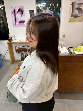 O 大人可愛い透明感立体感グレージュエアストレート顔周りレイヤー