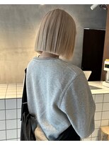 ミュー(miμ)&nbsp;ハイトーンブロンドと切りっぱなしタッセルボブの相性◎