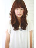 重めに切りそろえた前髪でクール感をプラス!