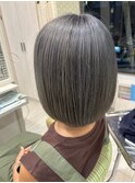 くびれボブミニウルフ透明感シルバーアッシュグレージュカラー